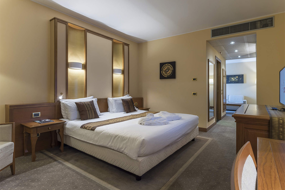 modern hotel thai si furnished by pianca