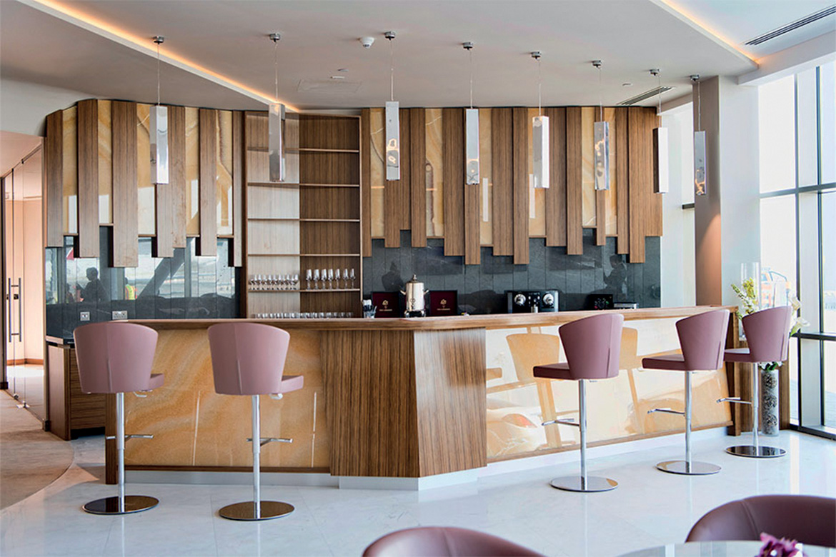 elegant dubai airport lounge