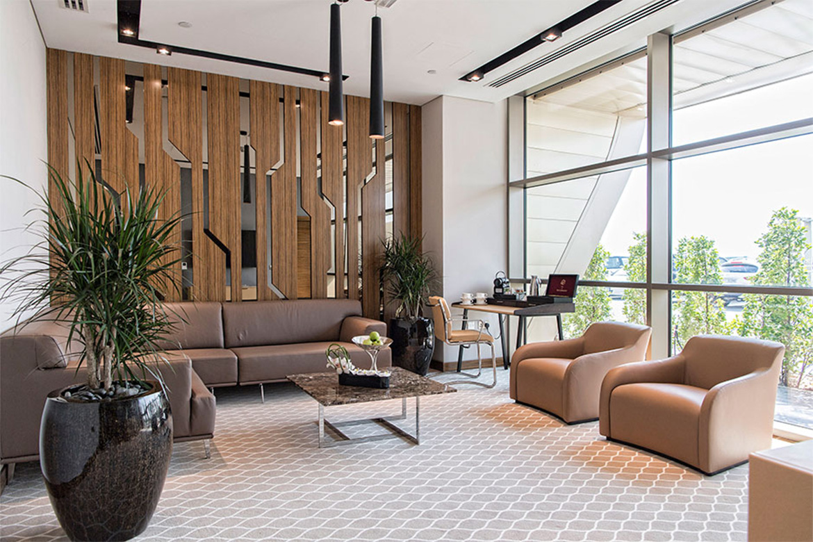 elegant dubai airport lounge