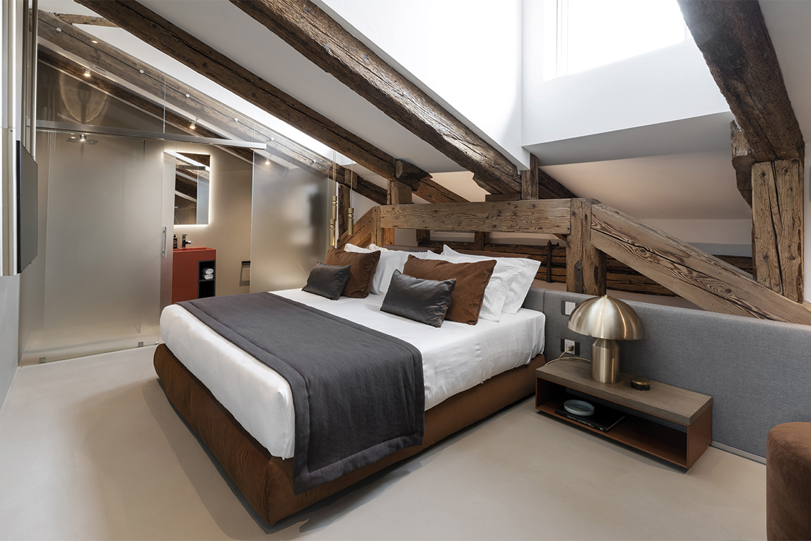 hotel in historic Venice with Pianca's furniture