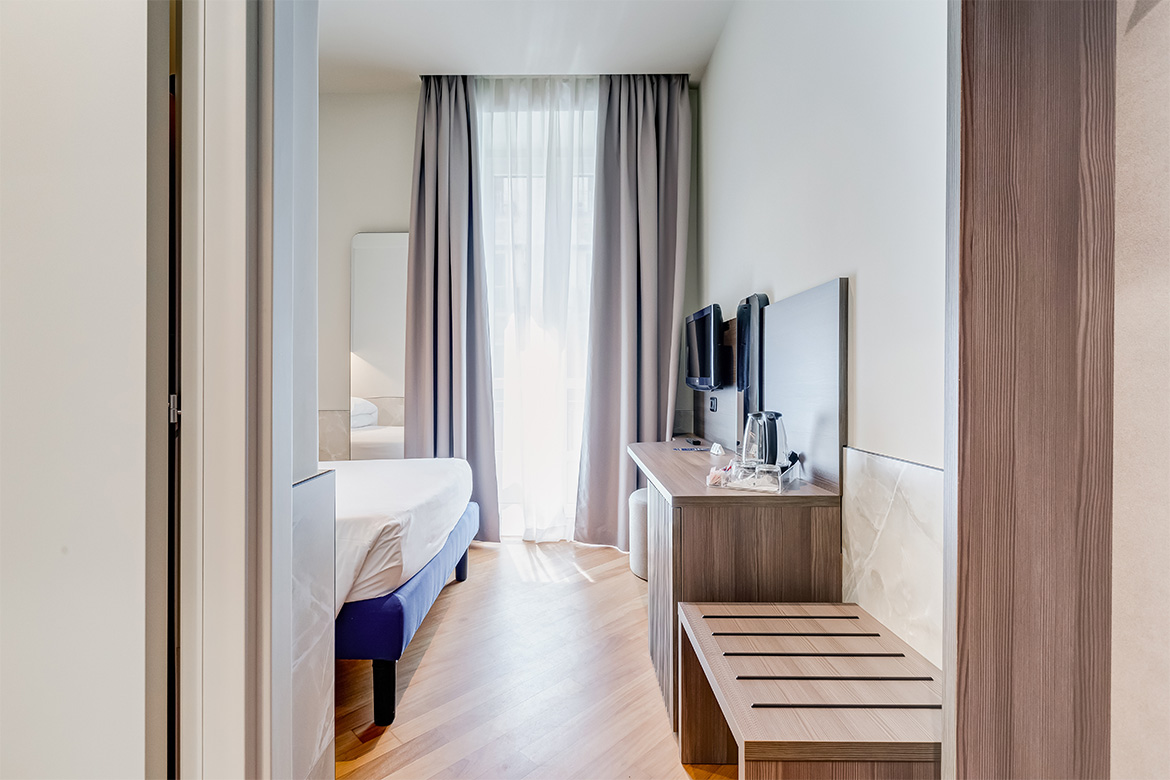 bedroom with Pianca's furniture, every modern comfort and a minimal design
