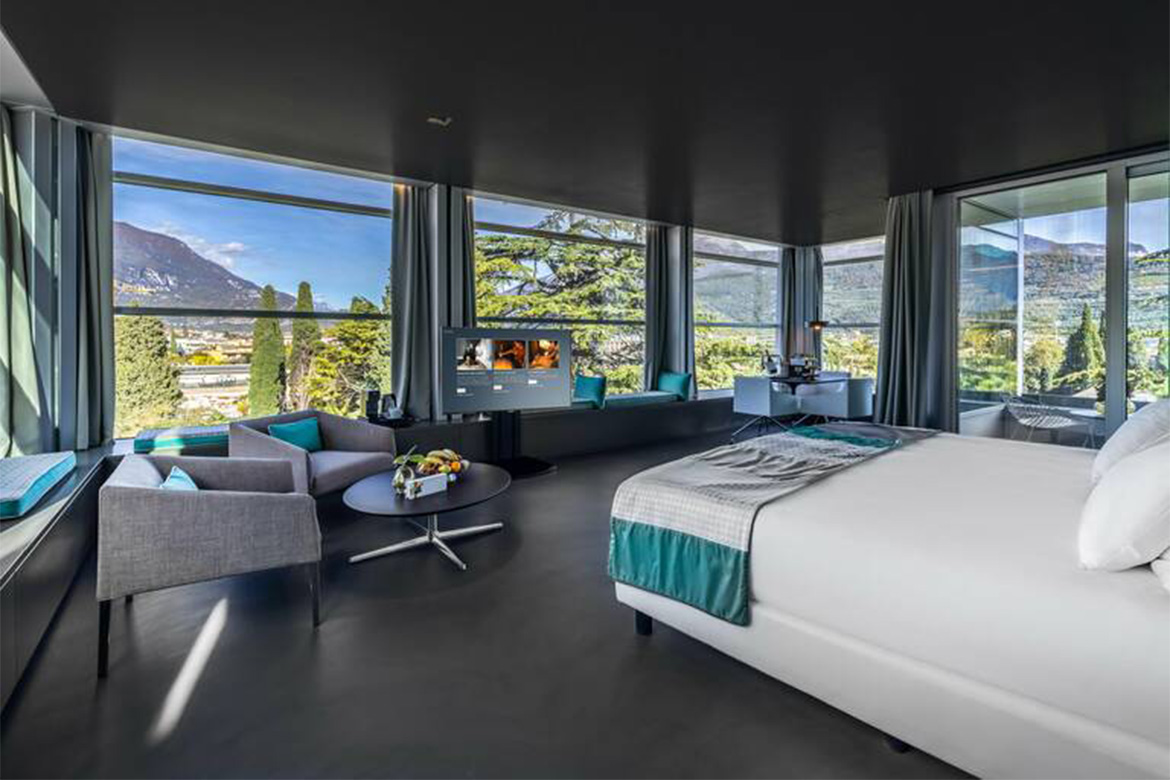 modern hotel bedrom