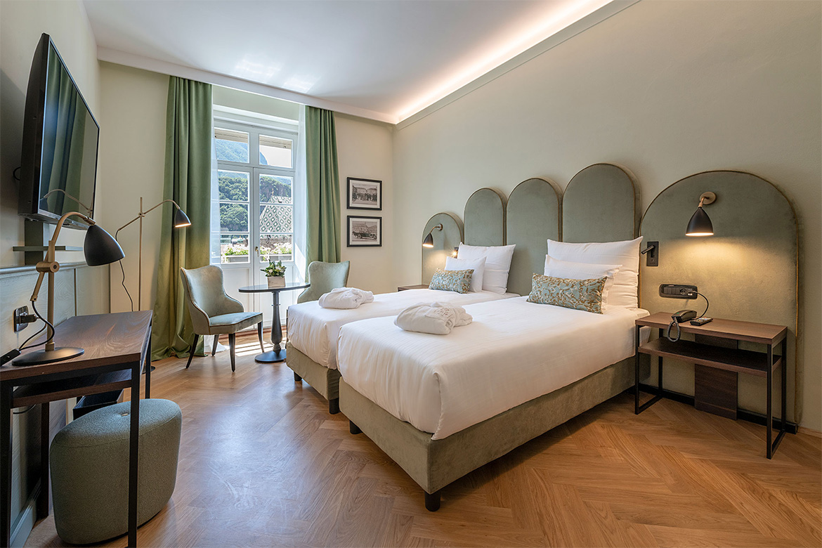 bedroom in stadt hotel furnished with pianca's products