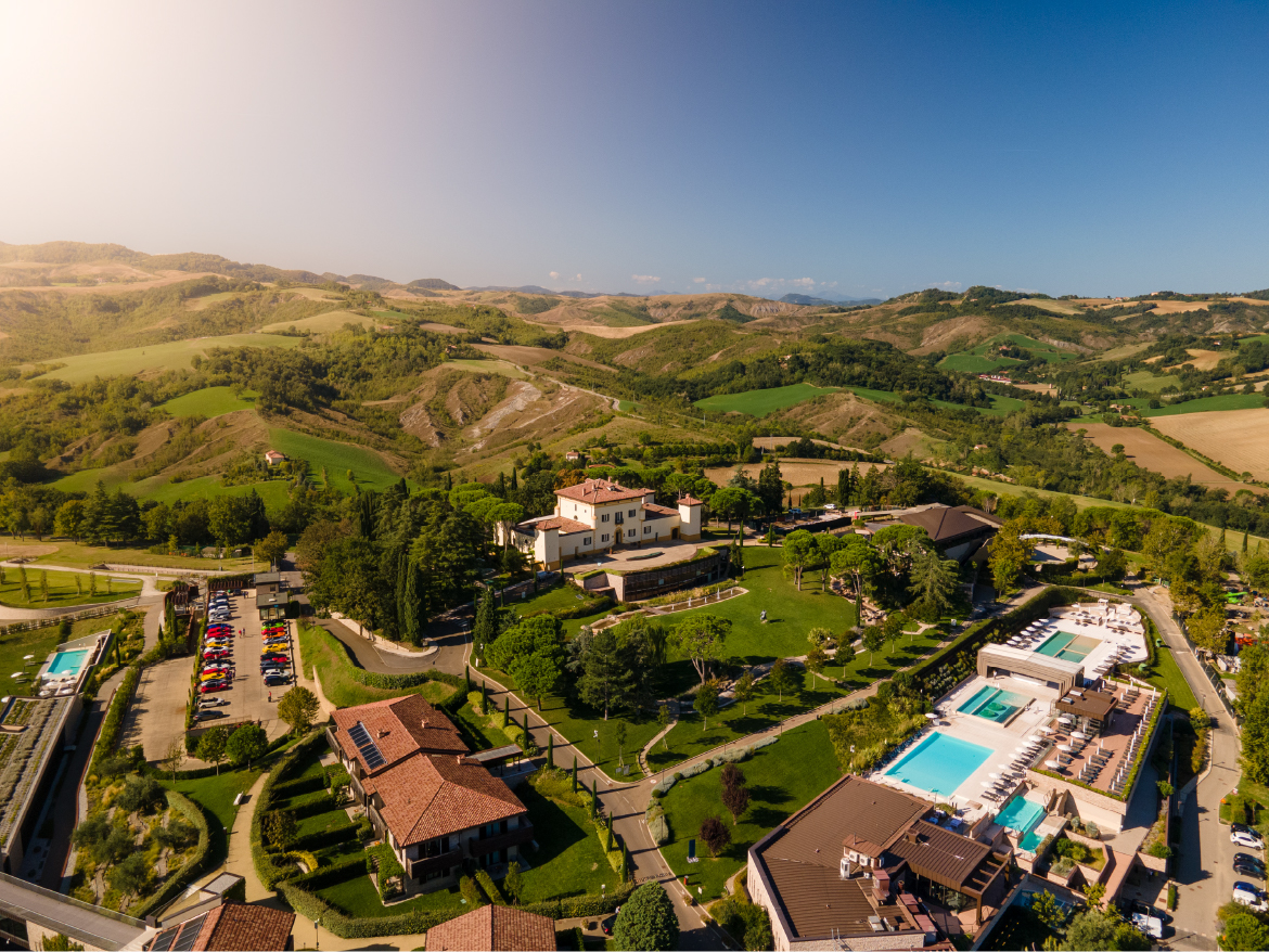 vista dall'alto del resort di varignana in provincia di bologna