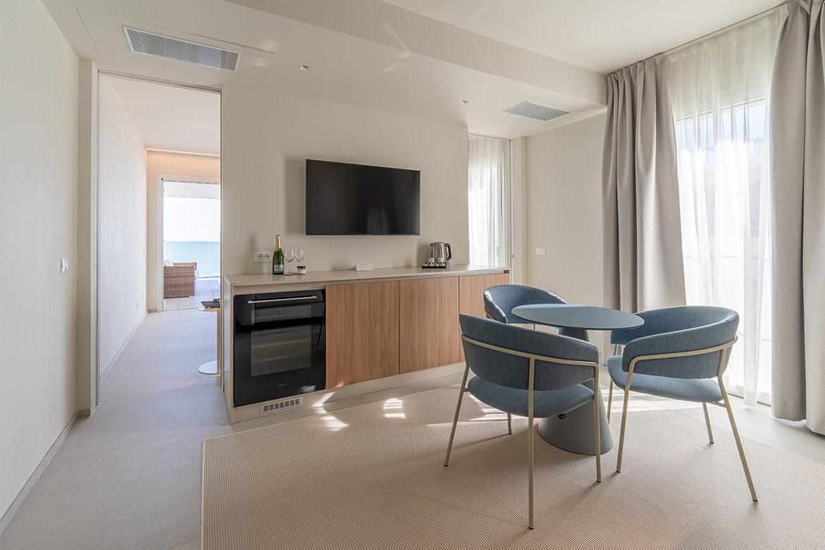 modern hotel near the sea furnished by pianca contract