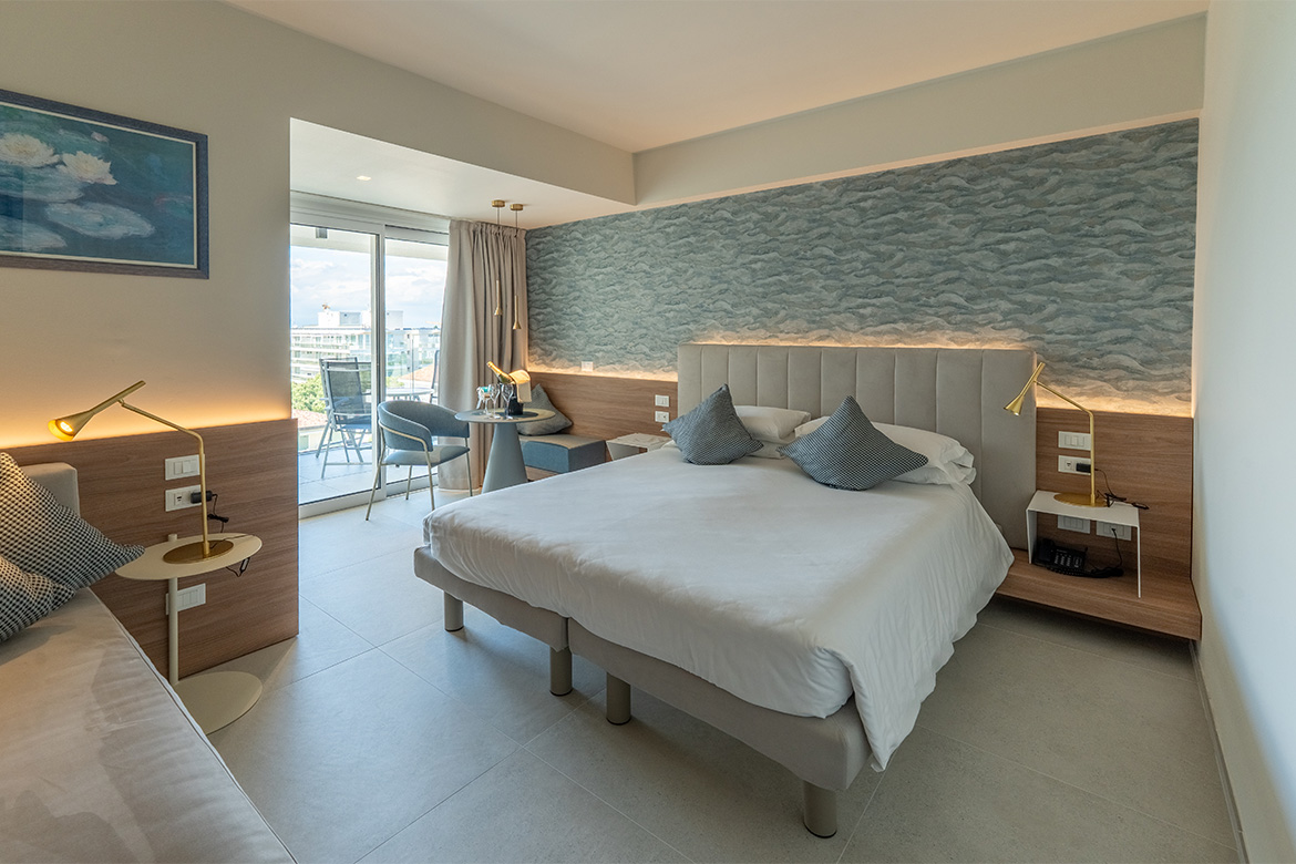 modern hotel near the sea furnished by pianca contract