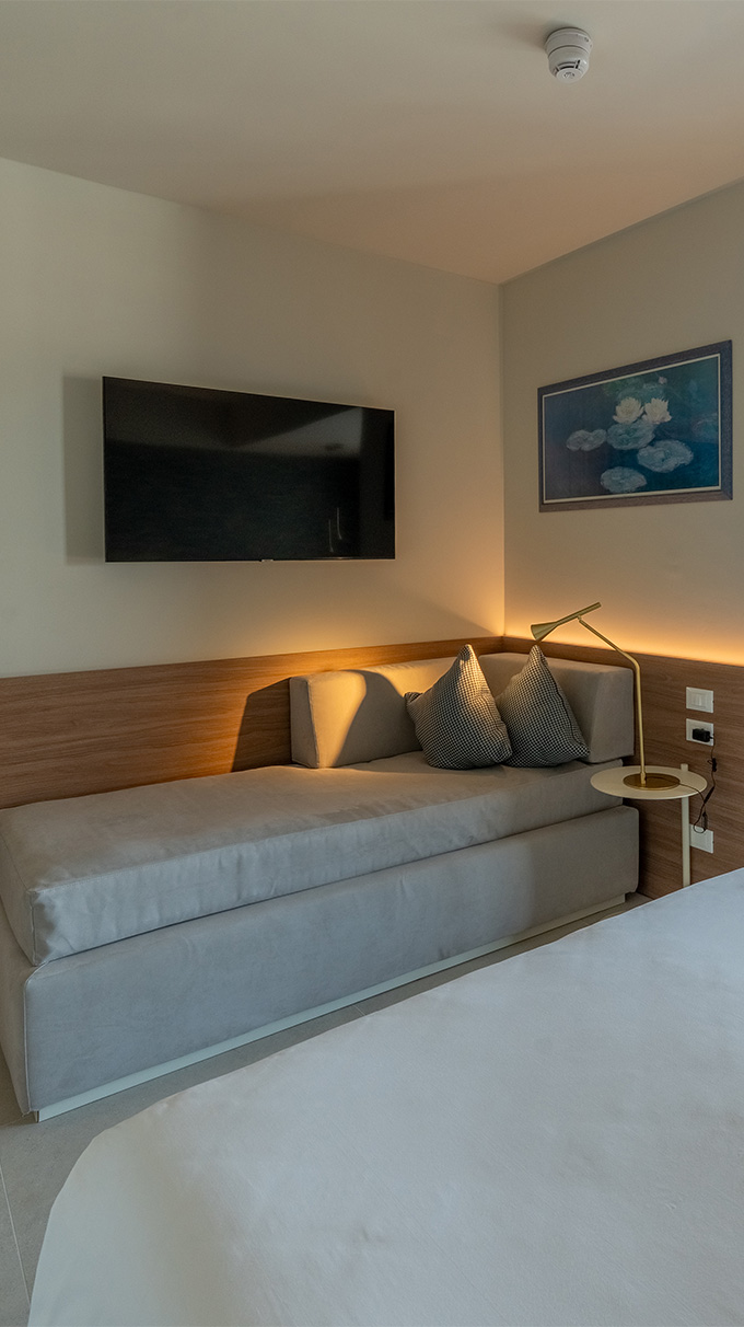modern hotel near the sea furnished by pianca contract
