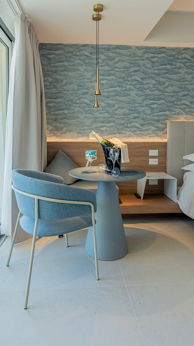 modern hotel near the sea furnished by pianca contract