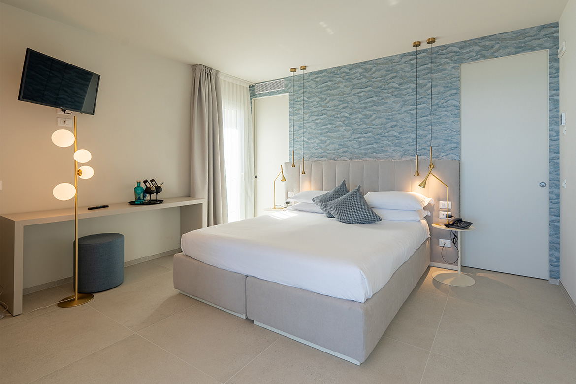 modern hotel near the sea furnished by pianca contract